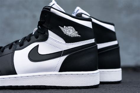 nike jordans weiß schwarz|air jordan 1 schuhe.